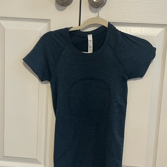 lululemon athletica Tops - Navy blue lululemon swiftly size 2